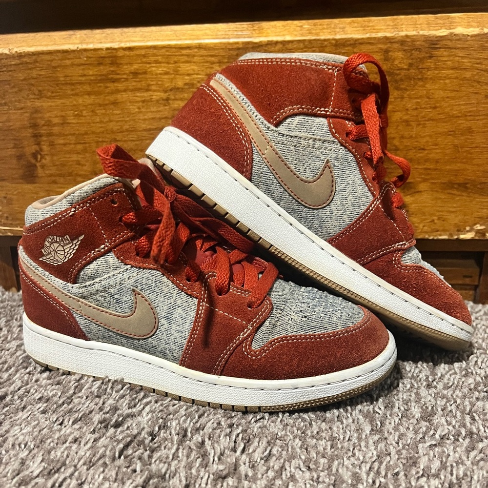 Brand: Nike | Jordan 1 Mid SE “Denim/Red Suede”